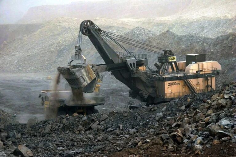 China limita la exportación de tecnologías de tierras raras; ingresos del Canal de Panamá
