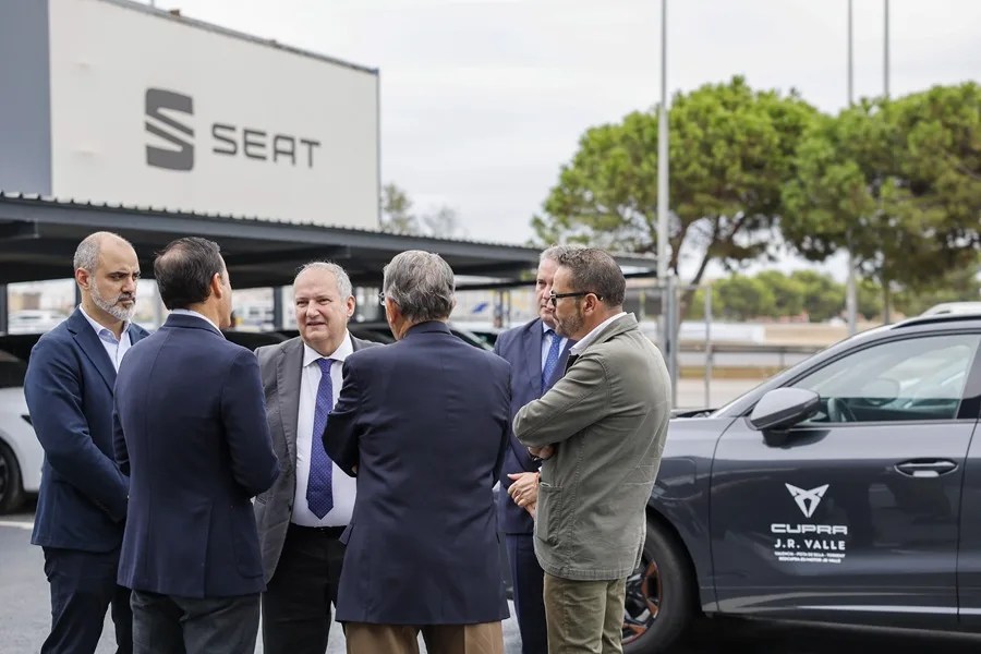 Industria lanza nueva convocatoria de 400 millones para vehículos eléctricos y Banco Sabadell