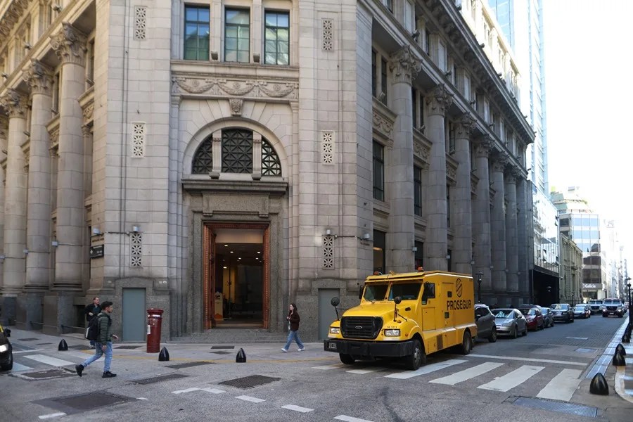 Argentina obtiene apoyo financiero de EE.UU. tras acordar un pacto millonario con el FMI