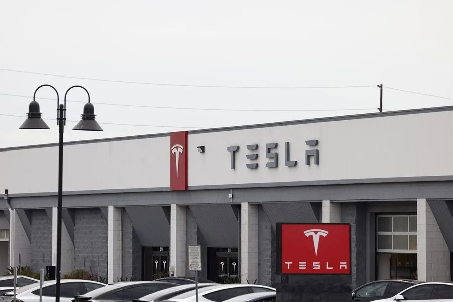 Accionistas de Tesla respaldan remuneración histórica de un billón de dólares para Elon Musk