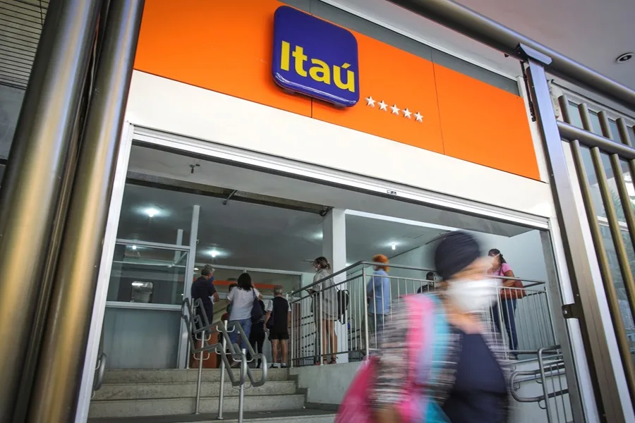 Banco de Bogotá compra el portafolio de clientes de Itaú en Colombia y Panamá, Mercedes-Benz