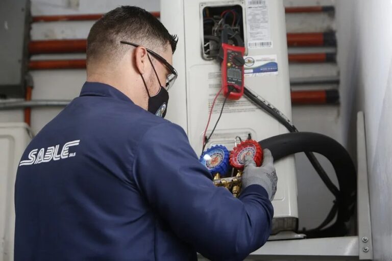 Desempleo en Colombia se ubica en 7 % en noviembre, el nivel más bajo desde 2001 con alza en el