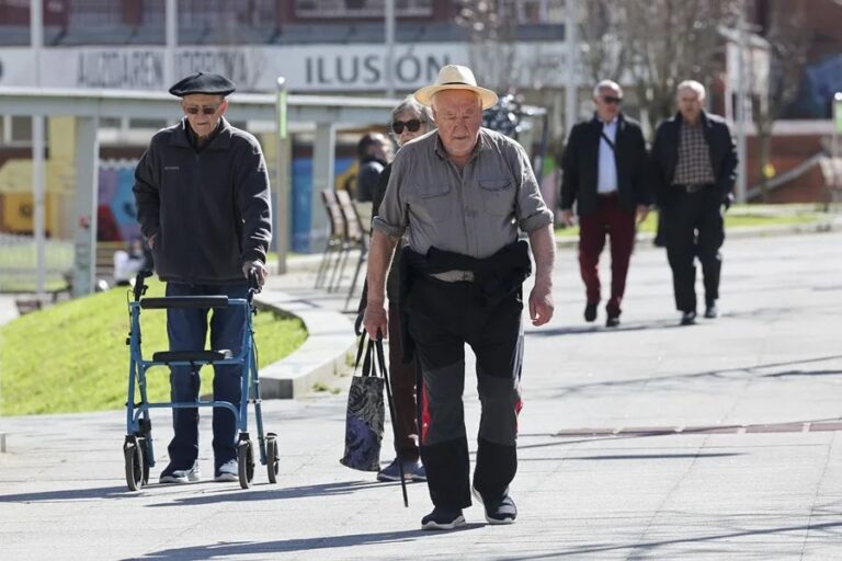 Las pensiones alcanzan un récord de 189.598 millones en 2025; el oro se sitúa en 4.529 dólares