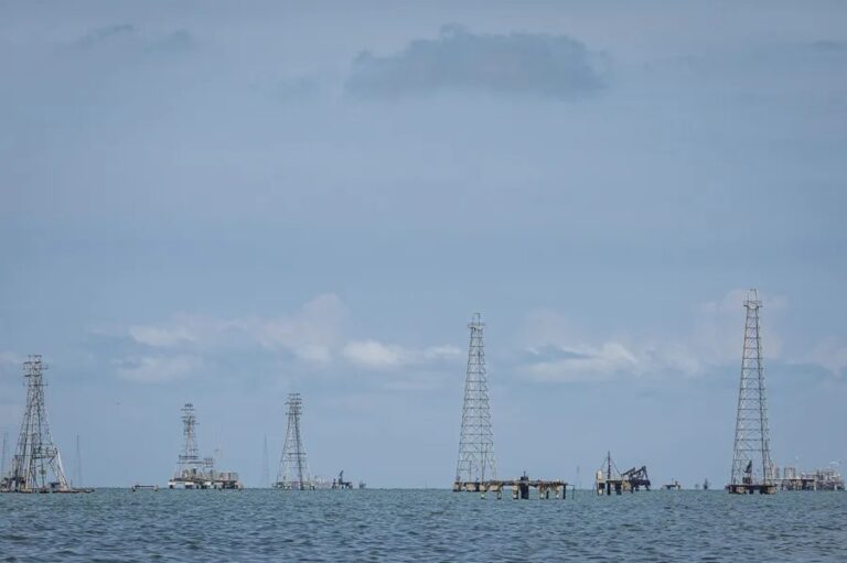 Trump asegura que EE.UU. financiará la reconstrucción de la infraestructura petrolera de Venezuela