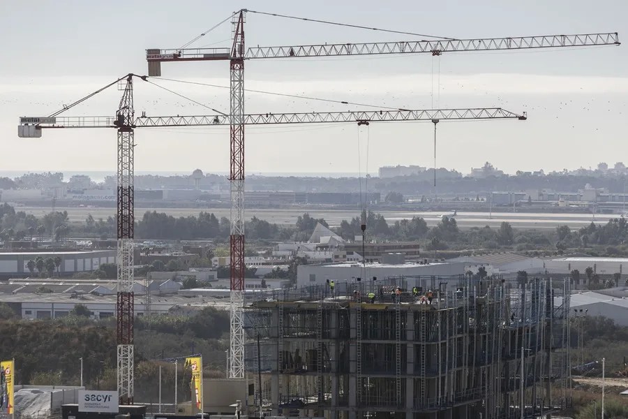 El costo de la vivienda en zonas urbanas supera al de áreas rurales, con Madrid destacándose en