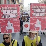 Miles de personas exigen en Madrid la aprobación del «escudo social» en el Congreso de los
