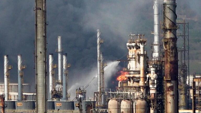 El Brent supera los 100 dólares por incertidumbres sobre la desescalada del conflicto comercial en